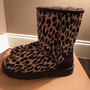 UGG W size 10 Classic Short Exotic Cheetah w/box